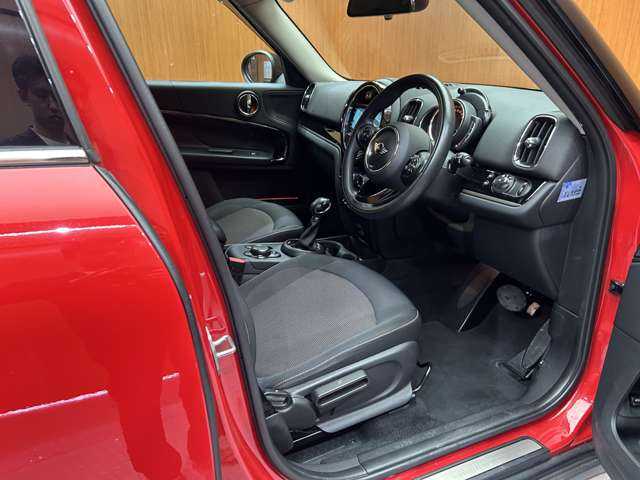 ＭＩＮＩ ミニ クロスオーバー クーパー D 千葉県 2018(平30)年 4.3万km チリ・レッド ペッパーＰＫＧ　/ＡＣＣ　/ナビ　/Ｂｌｕｅｔｏｏｔｈ接続　/Ｂカメラ/ＰＤＣ　/電動リアゲート　/コンフォートアクセス　/エキサイトメントＰＫＧ　/ストレージコンパートメントＰＫＧ　/衝突軽減ブレーキ　/ＥＴＣ　/禁煙車