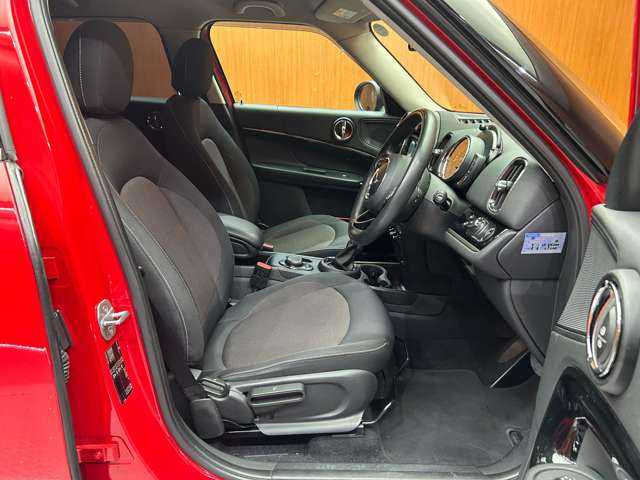ＭＩＮＩ ミニ クロスオーバー クーパー D 千葉県 2018(平30)年 4.3万km チリ・レッド ペッパーＰＫＧ　/ＡＣＣ　/ナビ　/Ｂｌｕｅｔｏｏｔｈ接続　/Ｂカメラ/ＰＤＣ　/電動リアゲート　/コンフォートアクセス　/エキサイトメントＰＫＧ　/ストレージコンパートメントＰＫＧ　/衝突軽減ブレーキ　/ＥＴＣ　/禁煙車