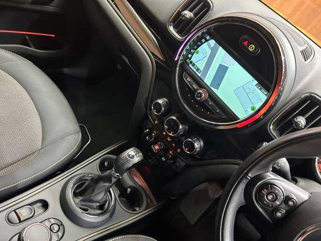 ＭＩＮＩ ミニ クロスオーバー クーパー D 千葉県 2018(平30)年 4.3万km チリ・レッド ペッパーＰＫＧ　/ＡＣＣ　/ナビ　/Ｂｌｕｅｔｏｏｔｈ接続　/Ｂカメラ/ＰＤＣ　/電動リアゲート　/コンフォートアクセス　/エキサイトメントＰＫＧ　/ストレージコンパートメントＰＫＧ　/衝突軽減ブレーキ　/ＥＴＣ　/禁煙車