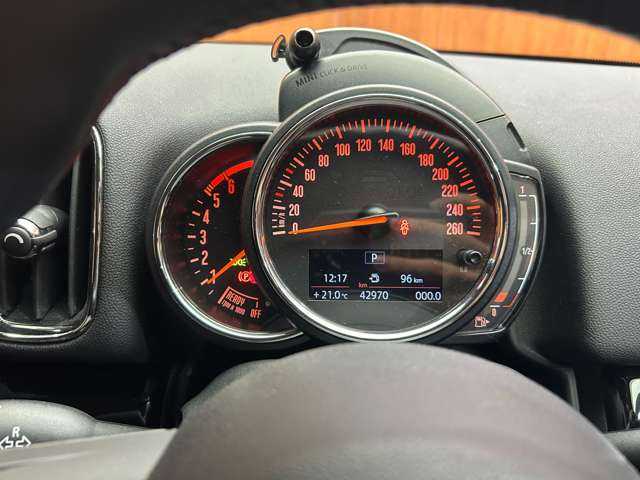 ＭＩＮＩ ミニ クロスオーバー クーパー D 千葉県 2018(平30)年 4.3万km チリ・レッド ペッパーＰＫＧ　/ＡＣＣ　/ナビ　/Ｂｌｕｅｔｏｏｔｈ接続　/Ｂカメラ/ＰＤＣ　/電動リアゲート　/コンフォートアクセス　/エキサイトメントＰＫＧ　/ストレージコンパートメントＰＫＧ　/衝突軽減ブレーキ　/ＥＴＣ　/禁煙車