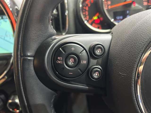 ＭＩＮＩ ミニ クロスオーバー クーパー D 千葉県 2018(平30)年 4.3万km チリ・レッド ペッパーＰＫＧ　/ＡＣＣ　/ナビ　/Ｂｌｕｅｔｏｏｔｈ接続　/Ｂカメラ/ＰＤＣ　/電動リアゲート　/コンフォートアクセス　/エキサイトメントＰＫＧ　/ストレージコンパートメントＰＫＧ　/衝突軽減ブレーキ　/ＥＴＣ　/禁煙車