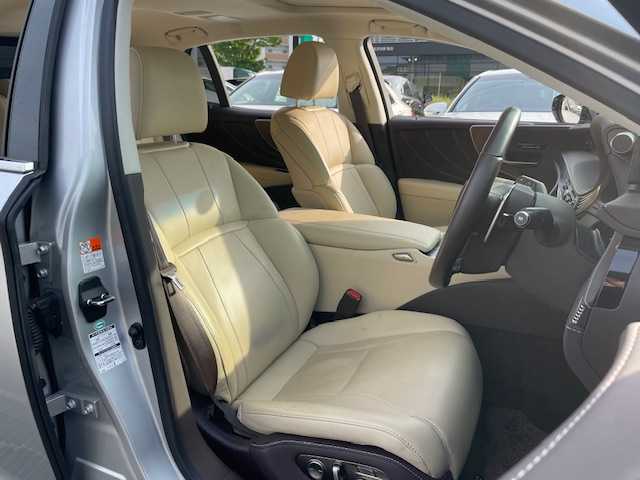 レクサス ＬＳ 500h Iパッケージ 宮城県 2018(平30)年 3.7万km ソニックシルバー 純正12.3インチワイドディスプレイ/Lexus Safety System + A/・PCS（プリクラッシュセーフティ）/・FCTA（フロントクロストラフィックアラート）/・LTA（レーントレーシングアシスト）/・AHS（アダプティブハイビームシステム）/・RSA（ロードサインアシスト）/・レーダークルーズコントロール（全車速追従機能付き）/・先行車発進告知機能/・ドライバー異常時対応システム/・BSM（ブラインドスポットモニター）/全方位カメラ/サンルーフ/デジタルインナーミラー/ヘッドアップディスプレイ/マークレビンソン/純正ドライブレコーダー/純正フロアマット/純正アルミ/純正LEDヘッドライト/本革シート/シートメモリー/シートヒーター/エアシート