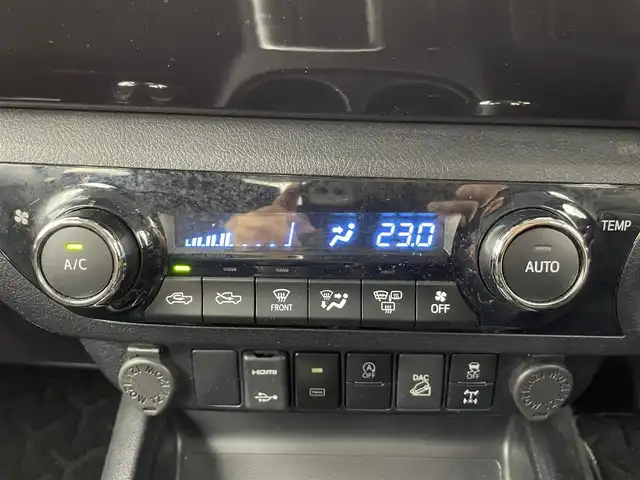 トヨタ ハイラックス Z 富山県 2020(令2)年 4.8万km オキサイドブロンズM 純正ナビ（AM/FM/DVD/BT/USB/HDMI）/フルセグTV/バックカメラ/ドライブレコーダー/ETC/衝突被害軽減システム/レーダークルーズコントロール/レーンキープアシスト/コーナーセンサー/横滑り防止装置/アイドリングストップ/純正アルミホイール/純正フロアマット/オートLEDライト/革巻きステアリング/ステアリングスイッチ/スマートキー/スペアキー
