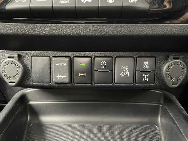 トヨタ ハイラックス Z 富山県 2020(令2)年 4.8万km オキサイドブロンズM 純正ナビ（AM/FM/DVD/BT/USB/HDMI）/フルセグTV/バックカメラ/ドライブレコーダー/ETC/衝突被害軽減システム/レーダークルーズコントロール/レーンキープアシスト/コーナーセンサー/横滑り防止装置/アイドリングストップ/純正アルミホイール/純正フロアマット/オートLEDライト/革巻きステアリング/ステアリングスイッチ/スマートキー/スペアキー