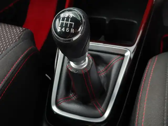 スズキ スイフト スポーツ 東京都 2017(平29)年 5.5万km スピーディーブルーM 社外8インチナビ/フルセグ/バックカメラ/ビルトインETC2.0/ドライブレコーダー/ローダウン/クルーズコントロール/LEDヘッドライト/オートライト/スマートキー/純正17インチAW