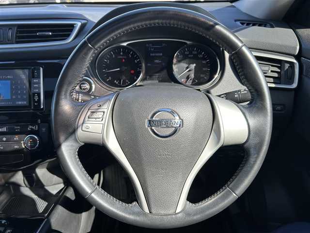 日産 エクストレイル 20X エクストリーマーX 愛媛県 2016(平28)年 13.1万km チタニウムカーキ 禁煙車/登録時走行距離130131km/Panasonic製ナビ（CN-AS300WD）/CD/DVD/TV/Bluetooth/バックカメラ/ETC/衝突軽減ブレーキ/レーンキープサポート/横滑り防止装置/ガラスルーフ/防水シート/前席シートヒーター/左右独立オートエアコン/オートライト/LEDヘッドライト/フォグランプ/スマートキー/プッシュスタートボタン/純正フロアマット/純正アルミホイール