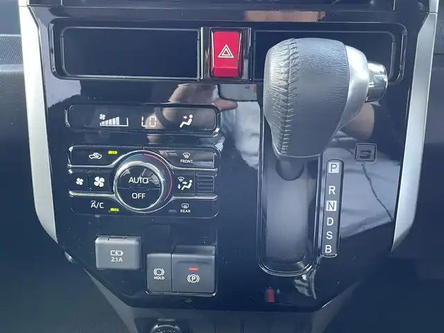 トヨタ ルーミー カスタムG 愛媛県 2023(令5)年 1.8万km レーザーブルークリスタルシャイン スマートアシスト/衝突回避支援ブレーキ/車線逸脱警報/ブレーキ制御付御発進抑制機能/アダプティブクルーズコントロール/先行車発進お知らせ機能/ふらつき警報/路外逸脱警報/標識認識機能/社外7インチナビ【AVN-R10W】/　CD/DVD/Bluetooth/フルセグTV/ビルトインETC/両側パワースライドドア/オートライト/LEDヘッドライト/フロントフォグ/革巻きステアリング/電子パーキングブレーキ/フロアマット/ドアバイザー