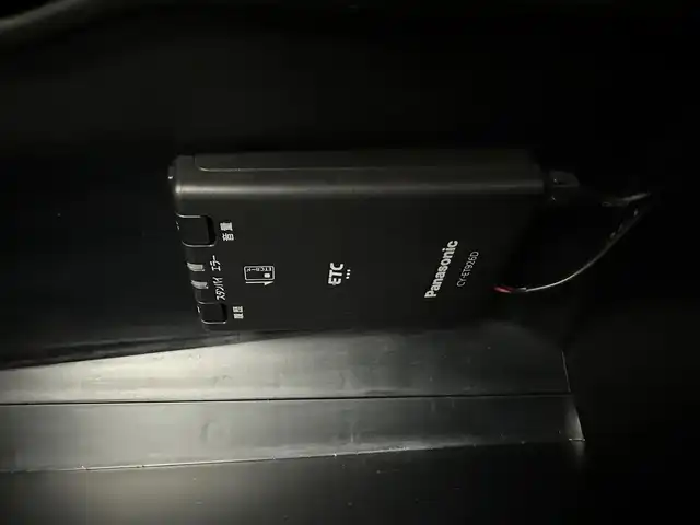 トヨタ ハイラックス Z GRスポーツ 兵庫県 2023(令5)年 1.6万km スーパーホワイトⅡ 純正メモリナビ(AM/FM/Bluetooth/apple carplay)/アラウンドビューモニター/パワーシート/ハーフレザーシート/社外17インチアルミホイール/社外フロアマット/追従型クルーズコントロール/アイドリングストップ/レーンキープアシスト/オートライト/前後コーナーセンサー/LEDヘッドライト/スマートキー/スペアキー/カラードフードモール/GR専用グリル(フロントバンパー/オーバーフェンダー/エンブレム)/荷室トノカバー