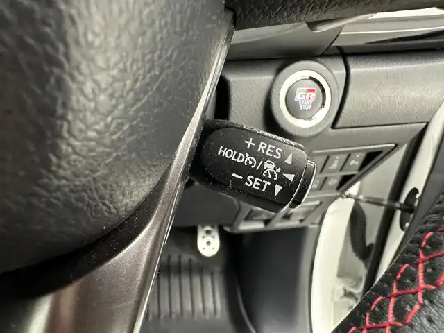 トヨタ ハイラックス Z GRスポーツ 兵庫県 2023(令5)年 1.6万km スーパーホワイトⅡ 純正メモリナビ(AM/FM/Bluetooth/apple carplay)/アラウンドビューモニター/パワーシート/ハーフレザーシート/社外17インチアルミホイール/社外フロアマット/追従型クルーズコントロール/アイドリングストップ/レーンキープアシスト/オートライト/前後コーナーセンサー/LEDヘッドライト/スマートキー/スペアキー/カラードフードモール/GR専用グリル(フロントバンパー/オーバーフェンダー/エンブレム)/荷室トノカバー