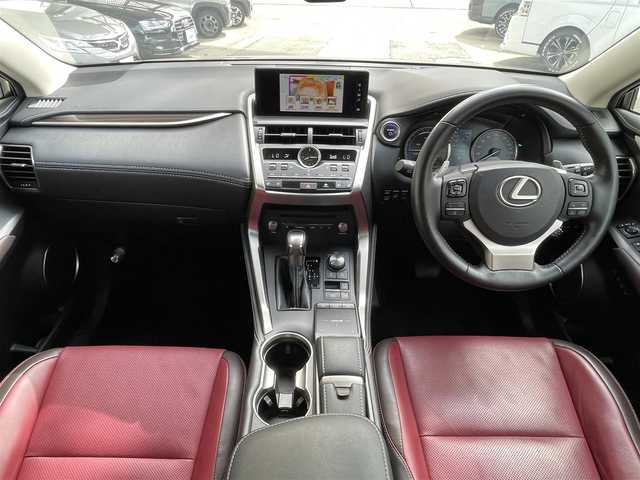 レクサス ＮＸ 300h バージョンL 青森県 2018(平30)年 5.7万km グラファイトブラックガラスフレーク ディーラー記録簿８枚/寒冷地仕様/純正ナビ地デジDVD再生/純正エンジンスタータープレミアム/ＨＵＤ/サンルーフ/本革シート/全席シートヒーター/三眼ＬＥＤヘッドライト/Ｌｅｘｕｓ　Ｓａｆｅｔｙ　Ｓｙｓｔｅｍ/ＥＴＣ２．０/パノラミックビューモニター/スペアキー２/パワーバックドア/純正18アルミホイール/新車時保証書/取扱説明書