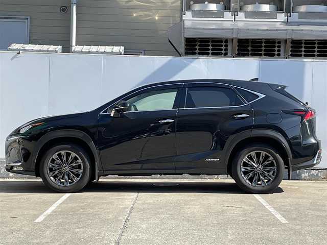 レクサス ＮＸ 300h バージョンL 青森県 2018(平30)年 5.7万km グラファイトブラックガラスフレーク ディーラー記録簿８枚/寒冷地仕様/純正ナビ地デジDVD再生/純正エンジンスタータープレミアム/ＨＵＤ/サンルーフ/本革シート/全席シートヒーター/三眼ＬＥＤヘッドライト/Ｌｅｘｕｓ　Ｓａｆｅｔｙ　Ｓｙｓｔｅｍ/ＥＴＣ２．０/パノラミックビューモニター/スペアキー２/パワーバックドア/純正18アルミホイール/新車時保証書/取扱説明書