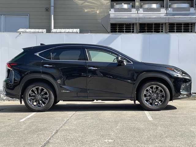 レクサス ＮＸ 300h バージョンL 青森県 2018(平30)年 5.7万km グラファイトブラックガラスフレーク ディーラー記録簿８枚/寒冷地仕様/純正ナビ地デジDVD再生/純正エンジンスタータープレミアム/ＨＵＤ/サンルーフ/本革シート/全席シートヒーター/三眼ＬＥＤヘッドライト/Ｌｅｘｕｓ　Ｓａｆｅｔｙ　Ｓｙｓｔｅｍ/ＥＴＣ２．０/パノラミックビューモニター/スペアキー２/パワーバックドア/純正18アルミホイール/新車時保証書/取扱説明書