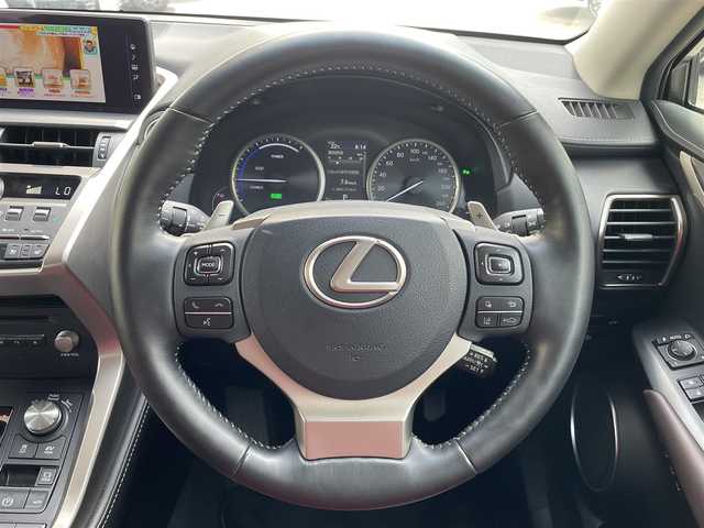 レクサス ＮＸ 300h バージョンL 青森県 2018(平30)年 5.7万km グラファイトブラックガラスフレーク ディーラー記録簿８枚/寒冷地仕様/純正ナビ地デジDVD再生/純正エンジンスタータープレミアム/ＨＵＤ/サンルーフ/本革シート/全席シートヒーター/三眼ＬＥＤヘッドライト/Ｌｅｘｕｓ　Ｓａｆｅｔｙ　Ｓｙｓｔｅｍ/ＥＴＣ２．０/パノラミックビューモニター/スペアキー２/パワーバックドア/純正18アルミホイール/新車時保証書/取扱説明書