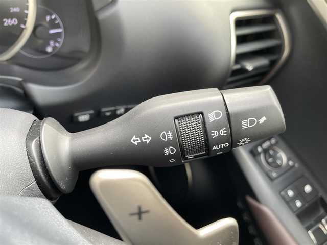 レクサス ＮＸ 300h バージョンL 青森県 2018(平30)年 5.7万km グラファイトブラックガラスフレーク ディーラー記録簿８枚/寒冷地仕様/純正ナビ地デジDVD再生/純正エンジンスタータープレミアム/ＨＵＤ/サンルーフ/本革シート/全席シートヒーター/三眼ＬＥＤヘッドライト/Ｌｅｘｕｓ　Ｓａｆｅｔｙ　Ｓｙｓｔｅｍ/ＥＴＣ２．０/パノラミックビューモニター/スペアキー２/パワーバックドア/純正18アルミホイール/新車時保証書/取扱説明書