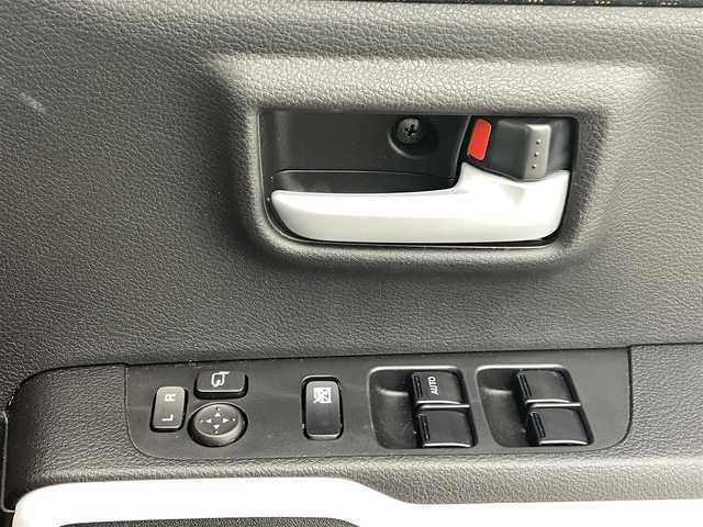 スズキ ハスラー HYBRID X 熊本県 2022(令4)年 0.9万km コーラルオレンジメタリック/ソフトベージュメタリック 社外ナビCN-HE01WD（ＣＤ・ＤＶＤ・フルセグ・ＢＴ・ＵＳＢ）/ＥＴＣ　/前席シートヒーター　/後ろのみコーナーセンサー　/スズキセーフティサポート/・衝突軽減ブレーキ/・デュアルカメラブレーキサポート/・後退時ブレーキサポート/・誤発進制御機能/・車線逸脱抑制機能/・ふらつき警報機能/・ハイビームアシスト/・標識認識機能/・先行車発進お知らせ機能/横滑り防止/アイドリングストップ/社外フロアマット/純正１５インチAW/オートライト/LEDヘッドライト/フォグライト/スマートキー/プッシュスタート/スペアキー1本