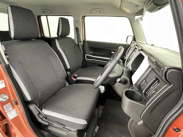 スズキ ハスラー HYBRID X 熊本県 2022(令4)年 0.9万km コーラルオレンジメタリック/ソフトベージュメタリック 社外ナビCN-HE01WD（ＣＤ・ＤＶＤ・フルセグ・ＢＴ・ＵＳＢ）/ＥＴＣ　/前席シートヒーター　/後ろのみコーナーセンサー　/スズキセーフティサポート/・衝突軽減ブレーキ/・デュアルカメラブレーキサポート/・後退時ブレーキサポート/・誤発進制御機能/・車線逸脱抑制機能/・ふらつき警報機能/・ハイビームアシスト/・標識認識機能/・先行車発進お知らせ機能/横滑り防止/アイドリングストップ/社外フロアマット/純正１５インチAW/オートライト/LEDヘッドライト/フォグライト/スマートキー/プッシュスタート/スペアキー1本