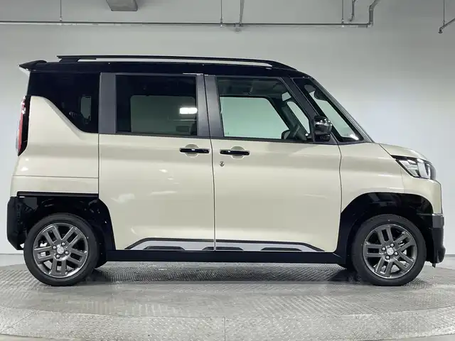 三菱 デリカミニ T プレミアム 神奈川県 2025(令7)年 0.1千km ナチュラルアイボリーメタリック 届出済未使用車/ターボ/サイドデカール/ルーフレール/2トーンカラー/純正9型ディスプレイオーディオ【DA22JM】/Androidauto　Applecarplay　AUX　USB　AM FM IPOD/マルチアラウンドビューモニター/両側電動スライドドア【サンシェード】/デジタルルームミラー/e-アシスト/マイパイロット/衝突被害軽減ブレーキ/踏み間違い防止アシスト/車線逸脱警報システム/車線逸脱防止支援機能/前方衝突予測警報/標識認識機能/先行車発進通知/オートマチックハイビーム/ふらつき警報/レーダークルーズコントロール/車線維持支援機構/前後ソナー/アイドリングストップ/ハーフレザーシート/前席シートヒーター/革巻きステアリング/パドルシフト/ステアリングヒーター/ダウンヒルアシストコントロール/プラズマクラスター付リアサーキュレーター/電動パーキングブレーキ/ブレーキオートホールド/プッシュスタート/スマートキー/LEDヘッドランプ/LEDフォグランプ/オートライト/純正リアスポイラー/純正15インチアルミホイール/取説　保証書　スペアキー