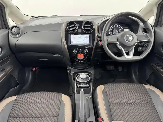 日産 ノート e－パワー メダリスト 福岡県 2017(平29)年 2.8万km ダークメタルグレー 社外ナビ（ワンセグ）　/衝突被害軽減システム　/レーンキープ　/盗難防止装置　/オートライト　/横滑り防止装置　/ＥＴＣ　/ＡＡＣ　/純正１５インチアルミホイール　/プッシュスタート　/スマートキー　/パワーウインドウ
