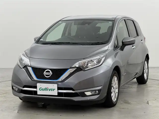 日産 ノート e－パワー メダリスト 福岡県 2017(平29)年 2.8万km ダークメタルグレー 社外ナビ（ワンセグ）　/衝突被害軽減システム　/レーンキープ　/盗難防止装置　/オートライト　/横滑り防止装置　/ＥＴＣ　/ＡＡＣ　/純正１５インチアルミホイール　/プッシュスタート　/スマートキー　/パワーウインドウ