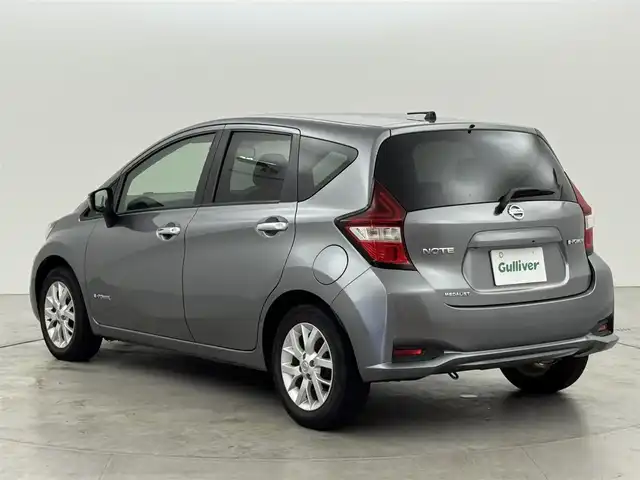 日産 ノート e－パワー メダリスト 福岡県 2017(平29)年 2.8万km ダークメタルグレー 社外ナビ（ワンセグ）　/衝突被害軽減システム　/レーンキープ　/盗難防止装置　/オートライト　/横滑り防止装置　/ＥＴＣ　/ＡＡＣ　/純正１５インチアルミホイール　/プッシュスタート　/スマートキー　/パワーウインドウ