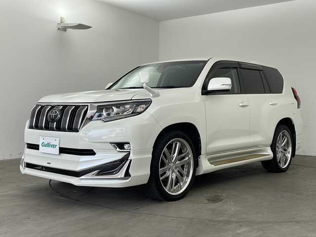 トヨタ ランドクルーザー プラド TX 兵庫県 2019(平31)年 3.3万km ホワイトパールクリスタルシャイン ・ALPINE9インチナビ/Bluetooth/CD/DVD/TV/SD/・バックカメラ/・Toyota Safety Sense/・プリクラッシュセーフティ/・レーンディパーチャーアラート［LDA］（ヨーアシスト機能付）/・オートマチックハイビーム［AHB］/・レーダークルーズコントロール（ブレーキ制御付）/・ロードサインアシスト［RSA］/・先行車発進告知機能［TMN］ /・VSC＆TRC（トラクションコントロール）/・ヒルスタートアシストコントロール（HAC）/・電動センターデフロック/・緊急ブレーキシグナル（ハザードランプ点滅） /・クリアランスソナー/・オートマチックハイビーム/・社外革調シートカバー/・サンルーフ/・社外ルームランプ/・防眩インナーミラー/・モデリスタエアロ/・WORK22インチアルミホイール/・社外サスペンション/・社外ウッドコンビステアリング/・LEDヘッドランプ［ハイ・ロービーム］/ オートレベリング機能付/・LEDクリアランスランプ（デイライト機能付）/・ヘッドランプクリーナー/・ビルトインETC/・前後ドライブレコーダー/・スペアキー