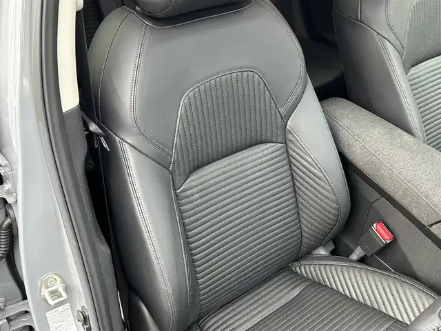 日産 オーラ G レザーエディション 神奈川県 2024(令6)年 0.5万km グレー NissanConnectナビ・フルセグ・USB・Bluetooth・AppleCarPlay/BOSEパーソナルプラスサウンドシステム/ビルトインETC2.0/USB電源ソケット（タイプC（フロント、リア）、タイプA（フロント））/ワイヤレス充電/プロパイロット（ナビリンク機能付）/プロパイロット緊急停止支援システム（SOSコール機能付）/インテリジェントエマージェンシーブレーキ/踏み間違い衝突防止アシスト/標識検知機能/前方衝突予測警報/車線逸脱警報/ふらつき警報/車線逸脱防止支援システム/フロント＆バックソナー/エマージェンシーストップシグナル/後側方衝突防止支援システム/後側方車両検知警報/後退時車両検知警報/車両接近追放装置/革巻きステアリング/ステアリングスイッチ/本革シート/運転席パワーシート/純正ドライブレコーダー/インテリジェントルームミラー/オートブレーキホールド/LEDヘッドライト/LEDフォグランプ/純正17インチアルミ/純正フロアマット/保証書/取扱説明書/インテリジェントキー×2