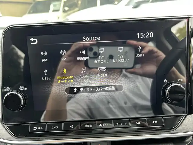 日産 オーラ G レザーエディション 神奈川県 2024(令6)年 0.5万km グレー NissanConnectナビ・フルセグ・USB・Bluetooth・AppleCarPlay/BOSEパーソナルプラスサウンドシステム/ビルトインETC2.0/USB電源ソケット（タイプC（フロント、リア）、タイプA（フロント））/ワイヤレス充電/プロパイロット（ナビリンク機能付）/プロパイロット緊急停止支援システム（SOSコール機能付）/インテリジェントエマージェンシーブレーキ/踏み間違い衝突防止アシスト/標識検知機能/前方衝突予測警報/車線逸脱警報/ふらつき警報/車線逸脱防止支援システム/フロント＆バックソナー/エマージェンシーストップシグナル/後側方衝突防止支援システム/後側方車両検知警報/後退時車両検知警報/車両接近追放装置/革巻きステアリング/ステアリングスイッチ/本革シート/運転席パワーシート/純正ドライブレコーダー/インテリジェントルームミラー/オートブレーキホールド/LEDヘッドライト/LEDフォグランプ/純正17インチアルミ/純正フロアマット/保証書/取扱説明書/インテリジェントキー×2