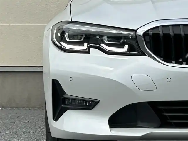 ＢＭＷ ３２０ｉ 特別仕様車 茨城県 2019(令1)年 1.9万km アルピンホワイトⅢ 首都圏100台限定　特別仕様車/ワンオーナー/純正ナビ/全方位カメラ/LEDライト/コンフォートアクセス/ドライブレコーダー/ミラーETC/モカ　ヴァーネスレザーシート/パーキングアシストプラス/アクティブクルーズコントロール/シートヒーター/パワーシート/ワイヤレスチャージング/純正アルミホイール/純正フロアマット