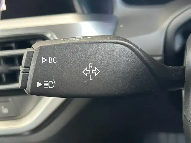 ＢＭＷ ３２０ｉ 特別仕様車 茨城県 2019(令1)年 1.9万km アルピンホワイトⅢ 首都圏100台限定　特別仕様車/ワンオーナー/純正ナビ/全方位カメラ/LEDライト/コンフォートアクセス/ドライブレコーダー/ミラーETC/モカ　ヴァーネスレザーシート/パーキングアシストプラス/アクティブクルーズコントロール/シートヒーター/パワーシート/ワイヤレスチャージング/純正アルミホイール/純正フロアマット