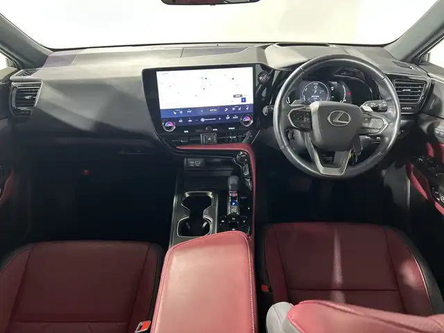 レクサス ＮＸ 350h バージョンL 神奈川県 2022(令4)年 2.2万km シルバーメタリック 純正14型ディスプレイオーディオプラス/車載ナビ/フルセグ　USB Androidauto　Applecarplay　/パノラミックビューモニター/ムーンルーフ/ルーフレール/セーフティシステムプラス/プリクラッシュセーフティ/レーントレーシングアシスト/ロードサインアシスト/ドライバー異常時対応システム/プロアクティブドライビングアシスト/アダブティブハイビームシステム/レーンディパーチャーアラート/レーダークルーズコントロール/発進遅れ告知機能/ブラインドスポットモニター/パーキングサポートブレーキ/前後ソナー/革シート/前席後席シートヒーター/前席ベンチレーション/パワーシート/前席/後席シートヒーター/運転席ポジションメモリー/パワーバックドア/ヘッドアップディスプレイ/革巻きステアリング/パドルシフト/ステアリングヒーター/後席電動格納機能/AC100V/ETC2.0/プッシュスタート/スマートキー/3眼LEDヘッドライト/LEDコーナリングランプ/ヘッドランプクリーナー/LEDフォグランプ/純正20インチアルミホイール