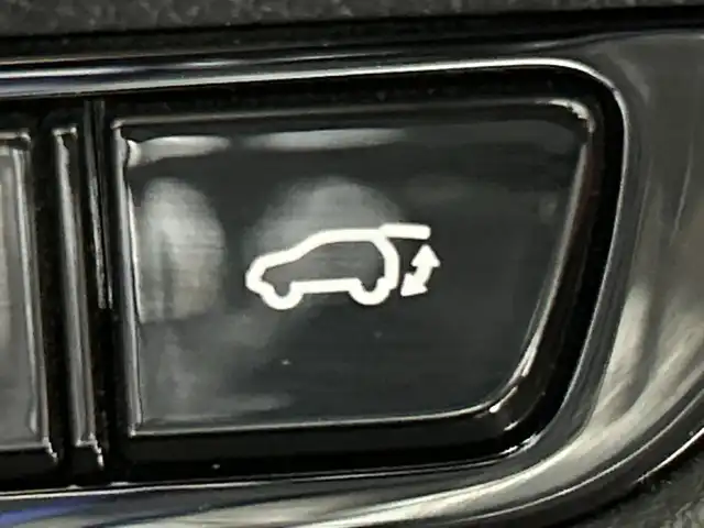 レクサス ＮＸ 350h バージョンL 神奈川県 2022(令4)年 2.2万km シルバーメタリック 純正14型ディスプレイオーディオプラス/車載ナビ/フルセグ　USB Androidauto　Applecarplay　/パノラミックビューモニター/ムーンルーフ/ルーフレール/セーフティシステムプラス/プリクラッシュセーフティ/レーントレーシングアシスト/ロードサインアシスト/ドライバー異常時対応システム/プロアクティブドライビングアシスト/アダブティブハイビームシステム/レーンディパーチャーアラート/レーダークルーズコントロール/発進遅れ告知機能/ブラインドスポットモニター/パーキングサポートブレーキ/前後ソナー/革シート/前席後席シートヒーター/前席ベンチレーション/パワーシート/前席/後席シートヒーター/運転席ポジションメモリー/パワーバックドア/ヘッドアップディスプレイ/革巻きステアリング/パドルシフト/ステアリングヒーター/後席電動格納機能/AC100V/ETC2.0/プッシュスタート/スマートキー/3眼LEDヘッドライト/LEDコーナリングランプ/ヘッドランプクリーナー/LEDフォグランプ/純正20インチアルミホイール