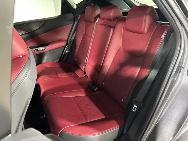 レクサス ＮＸ 350h バージョンL 神奈川県 2022(令4)年 2.2万km シルバーメタリック 純正14型ディスプレイオーディオプラス/車載ナビ/フルセグ　USB Androidauto　Applecarplay　/パノラミックビューモニター/ムーンルーフ/ルーフレール/セーフティシステムプラス/プリクラッシュセーフティ/レーントレーシングアシスト/ロードサインアシスト/ドライバー異常時対応システム/プロアクティブドライビングアシスト/アダブティブハイビームシステム/レーンディパーチャーアラート/レーダークルーズコントロール/発進遅れ告知機能/ブラインドスポットモニター/パーキングサポートブレーキ/前後ソナー/革シート/前席後席シートヒーター/前席ベンチレーション/パワーシート/前席/後席シートヒーター/運転席ポジションメモリー/パワーバックドア/ヘッドアップディスプレイ/革巻きステアリング/パドルシフト/ステアリングヒーター/後席電動格納機能/AC100V/ETC2.0/プッシュスタート/スマートキー/3眼LEDヘッドライト/LEDコーナリングランプ/ヘッドランプクリーナー/LEDフォグランプ/純正20インチアルミホイール