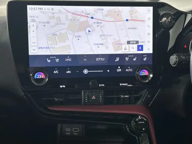 レクサス ＮＸ 350h バージョンL 神奈川県 2022(令4)年 2.2万km シルバーメタリック 純正14型ディスプレイオーディオプラス/車載ナビ/フルセグ　USB Androidauto　Applecarplay　/パノラミックビューモニター/ムーンルーフ/ルーフレール/セーフティシステムプラス/プリクラッシュセーフティ/レーントレーシングアシスト/ロードサインアシスト/ドライバー異常時対応システム/プロアクティブドライビングアシスト/アダブティブハイビームシステム/レーンディパーチャーアラート/レーダークルーズコントロール/発進遅れ告知機能/ブラインドスポットモニター/パーキングサポートブレーキ/前後ソナー/革シート/前席後席シートヒーター/前席ベンチレーション/パワーシート/前席/後席シートヒーター/運転席ポジションメモリー/パワーバックドア/ヘッドアップディスプレイ/革巻きステアリング/パドルシフト/ステアリングヒーター/後席電動格納機能/AC100V/ETC2.0/プッシュスタート/スマートキー/3眼LEDヘッドライト/LEDコーナリングランプ/ヘッドランプクリーナー/LEDフォグランプ/純正20インチアルミホイール