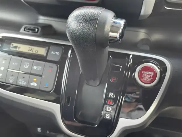ホンダ Ｎ ＢＯＸ カスタム ターボ SSブラックSパッケージ 滋賀県 2017(平29)年 3.5万km クリスタルブラックパール 社外ナビ/【CD.DVD.Bluetooth.フルセグTV】/バックカメラ/クルーズコントロール/パドルシフト/LEDヘッドライト/オートライト/前方ドライブレコーダー/純正アルミホイール/ETC/両側電動スライドドア/ハーフレザーシート/前席シートヒーター/スマートキー