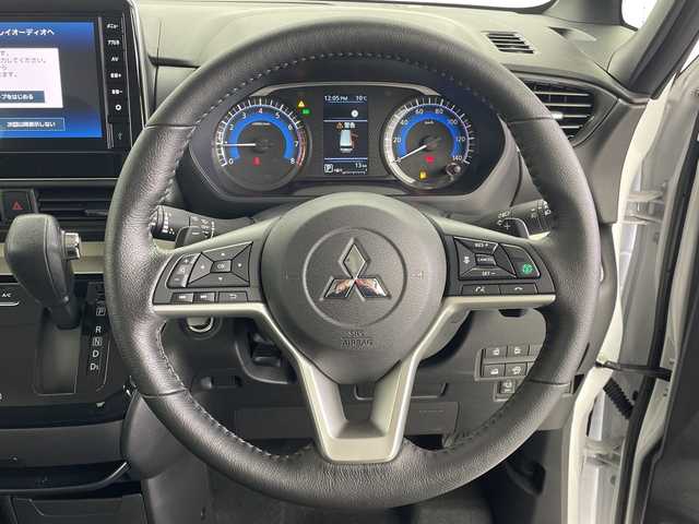 三菱 デリカミニ T プレミアム 愛知県 2025(令7)年 0.1千km Ｄグリーン 届出済未使用車　14km/MI-PILOT/純正9型ディスプレイオーディオ/・Bluetooth/AppleCarPlay/AndoroidAuto/全方位カメラ/両側電動スライドドア/ハーフレザー/クリアランスソナー/LEDヘッドライト/オートハイビーム/レーンキープ/前席シートヒーター（D/N）/ステアリングヒーター/ヒルディセントコントロール/電動パーキングブレーキ/オートブレーキホールド/プッシュスタート/スマートキー/スペアキー1本/ステアリングリモコン/DiM