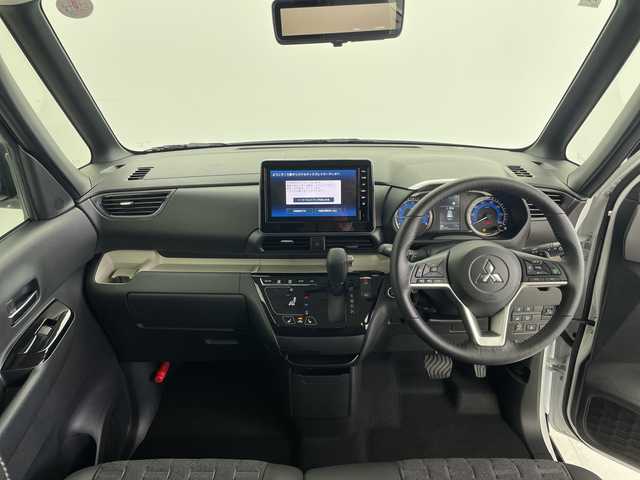 三菱 デリカミニ T プレミアム 愛知県 2025(令7)年 0.1千km Ｄグリーン 届出済未使用車　14km/MI-PILOT/純正9型ディスプレイオーディオ/・Bluetooth/AppleCarPlay/AndoroidAuto/全方位カメラ/両側電動スライドドア/ハーフレザー/クリアランスソナー/LEDヘッドライト/オートハイビーム/レーンキープ/前席シートヒーター（D/N）/ステアリングヒーター/ヒルディセントコントロール/電動パーキングブレーキ/オートブレーキホールド/プッシュスタート/スマートキー/スペアキー1本/ステアリングリモコン/DiM