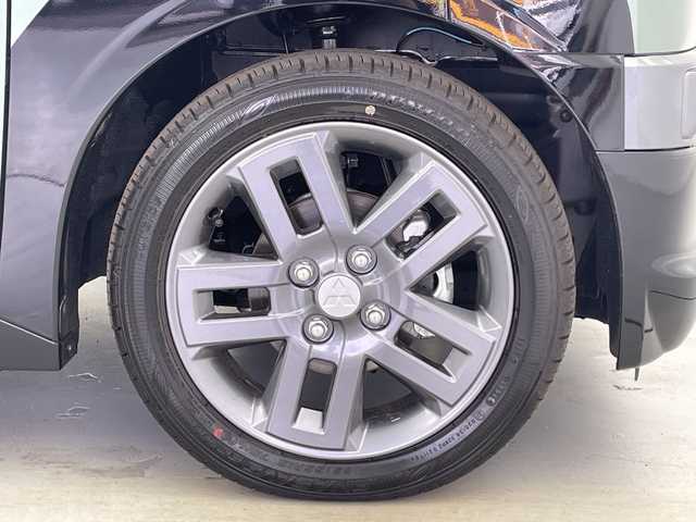 三菱 デリカミニ T プレミアム 愛知県 2025(令7)年 0.1千km Ｄグリーン 届出済未使用車　14km/MI-PILOT/純正9型ディスプレイオーディオ/・Bluetooth/AppleCarPlay/AndoroidAuto/全方位カメラ/両側電動スライドドア/ハーフレザー/クリアランスソナー/LEDヘッドライト/オートハイビーム/レーンキープ/前席シートヒーター（D/N）/ステアリングヒーター/ヒルディセントコントロール/電動パーキングブレーキ/オートブレーキホールド/プッシュスタート/スマートキー/スペアキー1本/ステアリングリモコン/DiM