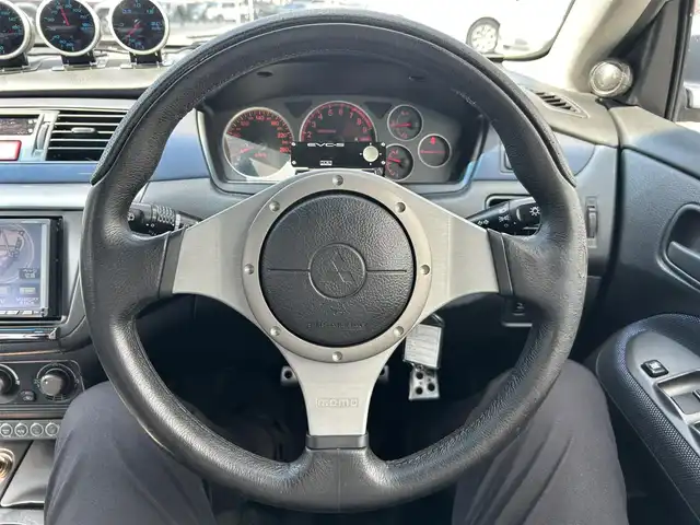 三菱 ランサー GSR エボリューションⅧ 岡山県 2004(平16)年 10.4万km クールシルバーメタリック 登録時走行距離103605km/社外ナビ/地デジ(AM/FM/CD/DVD/TV)/ETC/フロントエアロ/純正レカロシート/純正ブレンボキャリパー/純正MOMOステアリング/クスコ車高調/社外カーボンボンネット/トラストマフラー/３連Defiメーター/HKSブーストコントローラー/ALPINEツイーター/センターデフロック/18インチエボX純正AW