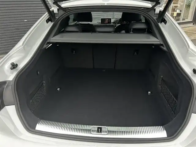 アウディ Ａ５ SB2．0TFSI Q スポーツ 茨城県 2018(平30)年 5.8万km グレイシアホワイトメタリック ワンオ-ナ- /マトリクスLED /アシスタンスパッケージ /ACC/レーンアシスト /サイドアシスト /バックカメラ /パーキングエイド /バーチャルコックピット /半革 /シートヒーター /パワーシート /純正ナビ /TV /CarPlay /BT /USB /純正19inAW /ETC/禁煙車