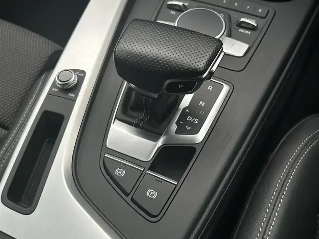 アウディ Ａ５ SB2．0TFSI Q スポーツ 茨城県 2018(平30)年 5.8万km グレイシアホワイトメタリック ワンオ-ナ- /マトリクスLED /アシスタンスパッケージ /ACC/レーンアシスト /サイドアシスト /バックカメラ /パーキングエイド /バーチャルコックピット /半革 /シートヒーター /パワーシート /純正ナビ /TV /CarPlay /BT /USB /純正19inAW /ETC/禁煙車