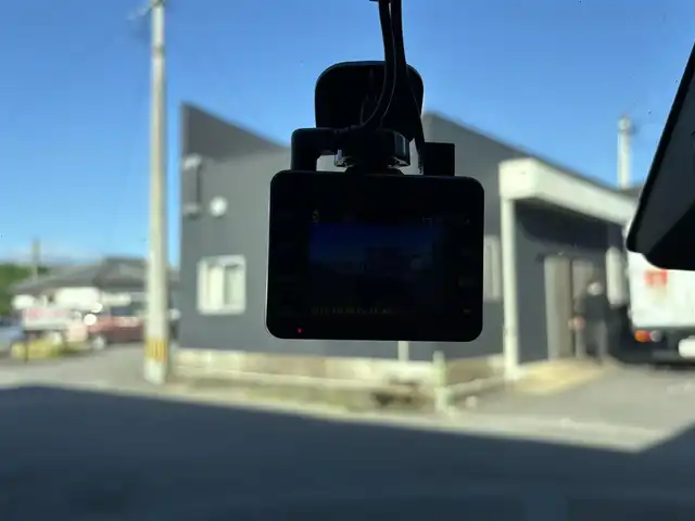 スズキ スイフト HYBRID ML 長崎県 2017(平29)年 5.1万km ピュアホワイトP ワンオーナー/純正メモリナビ/（CD/DVD/BT/フルセグ）/全方位カメラ/衝突軽減システム/レーンアシスト/レーダークルーズ/パドルシフト/ステアリングスイッチ/オートライト/前後ドライブレコーダー/D席シートヒーター/純正16インチAW