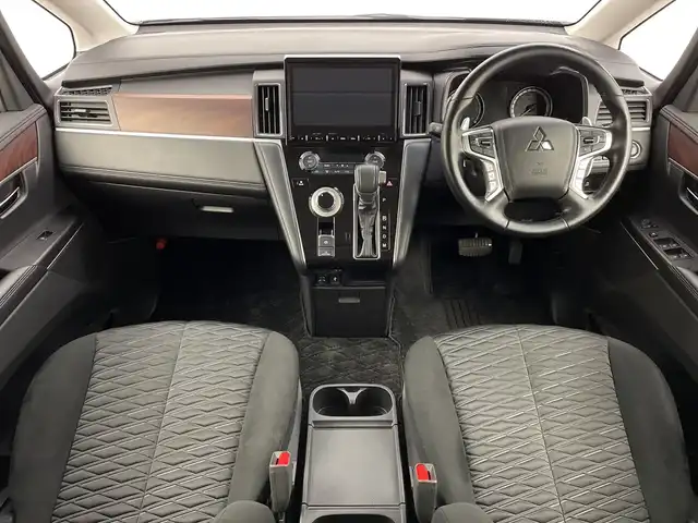 三菱 デリカＤ：５ P 新潟県 2022(令4)年 5.5万km グラファイトグレーメタリック/ブラックマイカ 4WD/純正メモリナビ/　フルセグTV/Bluetooth/CD/DVD/USB/レーダークルーズコントロール/衝突被害軽減ブレーキ/レーンキープアシスト/ブラインドスポットモニター/全方位モニター/パワーバックドア/D席パワーシート/前席シートヒーター/両側パワースライドドア/オートステップ/前後ドライブレコーダー/ビルトインETC/ステアリングヒーター/アイドリングストップ/横滑り防止装置/オートマチックハイビーム/LEDヘッドライト/パドルシフト/レザーステアリング/ステアリングスイッチ