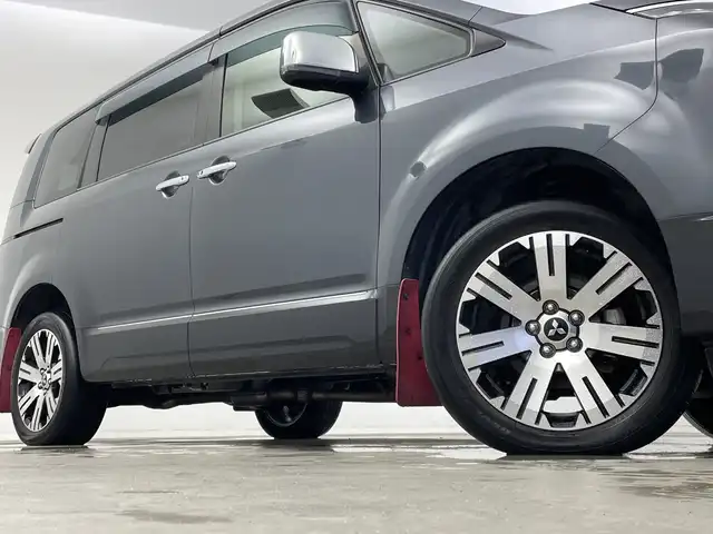 三菱 デリカＤ：５ P 新潟県 2022(令4)年 5.5万km グラファイトグレーメタリック/ブラックマイカ 4WD/純正メモリナビ/　フルセグTV/Bluetooth/CD/DVD/USB/レーダークルーズコントロール/衝突被害軽減ブレーキ/レーンキープアシスト/ブラインドスポットモニター/全方位モニター/パワーバックドア/D席パワーシート/前席シートヒーター/両側パワースライドドア/オートステップ/前後ドライブレコーダー/ビルトインETC/ステアリングヒーター/アイドリングストップ/横滑り防止装置/オートマチックハイビーム/LEDヘッドライト/パドルシフト/レザーステアリング/ステアリングスイッチ