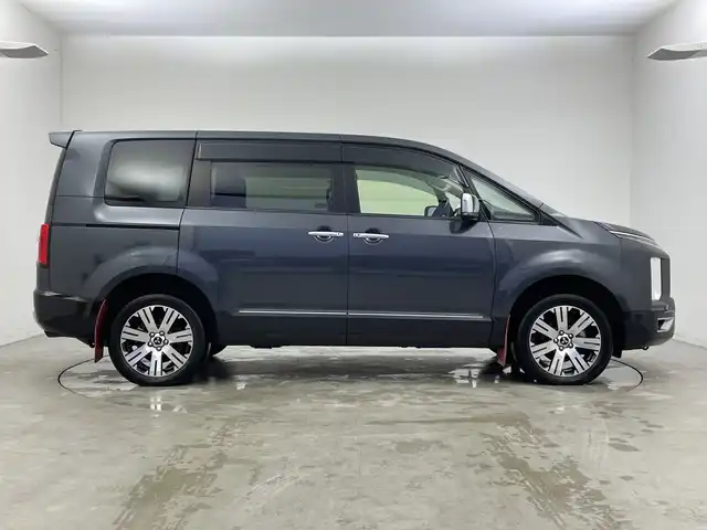 三菱 デリカＤ：５ P 新潟県 2022(令4)年 5.5万km グラファイトグレーメタリック/ブラックマイカ 4WD/純正メモリナビ/　フルセグTV/Bluetooth/CD/DVD/USB/レーダークルーズコントロール/衝突被害軽減ブレーキ/レーンキープアシスト/ブラインドスポットモニター/全方位モニター/パワーバックドア/D席パワーシート/前席シートヒーター/両側パワースライドドア/オートステップ/前後ドライブレコーダー/ビルトインETC/ステアリングヒーター/アイドリングストップ/横滑り防止装置/オートマチックハイビーム/LEDヘッドライト/パドルシフト/レザーステアリング/ステアリングスイッチ
