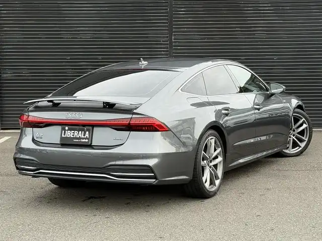 アウディ Ａ７ SB 45TFSIクワトロ Sライン 静岡県 2021(令3)年 4.4万km デイトナグレーパールエフェクト S lineパッケージ/　・スポーツサスペンション/　・スポーツシート／バルコナレザー S lineロゴ/　・ステアリングホイール3スポークレザーマルチファンクションパドルシフト/　・アウディサイドアシスト/　・アウディプレセンスリヤ/　・S line エクステリア/　・アルミホイール 5ツインスポークVデザイン 8.5J×20/　・デコラティブパネル マットブラッシュトアルミニウム/　・マルチカラーアンビエントライティング/　・マトリクスLEDヘッドライト　ダイナミックインディケーター付/　・LEDリヤコンビネーションランプ/レザーシート/電動リアゲート/バーチャルコックピット/MMI/(BT/CarPlay/フルセグ)/バックカメラ/アダプティブクルーズコントロール/レーンキープアシスト/メモリー付パワーシート/シートヒーター/アドバンストキー/保証書/取説/スペアキー