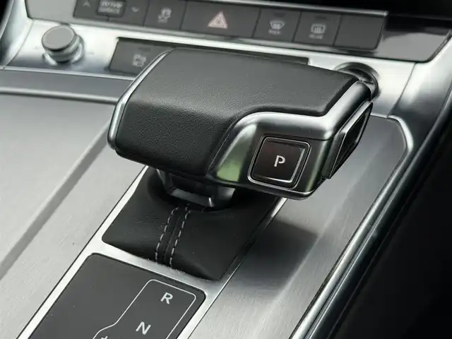 アウディ Ａ７ SB 45TFSIクワトロ Sライン 静岡県 2021(令3)年 4.4万km デイトナグレーパールエフェクト S lineパッケージ/　・スポーツサスペンション/　・スポーツシート／バルコナレザー S lineロゴ/　・ステアリングホイール3スポークレザーマルチファンクションパドルシフト/　・アウディサイドアシスト/　・アウディプレセンスリヤ/　・S line エクステリア/　・アルミホイール 5ツインスポークVデザイン 8.5J×20/　・デコラティブパネル マットブラッシュトアルミニウム/　・マルチカラーアンビエントライティング/　・マトリクスLEDヘッドライト　ダイナミックインディケーター付/　・LEDリヤコンビネーションランプ/レザーシート/電動リアゲート/バーチャルコックピット/MMI/(BT/CarPlay/フルセグ)/バックカメラ/アダプティブクルーズコントロール/レーンキープアシスト/メモリー付パワーシート/シートヒーター/アドバンストキー/保証書/取説/スペアキー