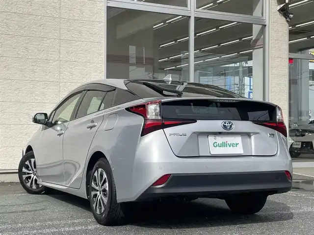 トヨタ プリウス A 埼玉県 2022(令4)年 1.7万km シルバーM /純正9型メモリナビ//フルセグTV//CD/DVD/Bluetooth//アダプティブクルーズコントロール//運転席パワーシート//ビルトインETC2.0//スマートキーx2//LEDヘッドライト//LEDフォグランプ//PCS 衝突軽減ブレーキ//LTA 車線逸脱抑制機能//ブラインドスポットモニター//パーキングブレーキサポート//ロードサインアシスト//ヘッドアップディスプレイ//クリアランスソナー//W.サイド.カーテンエアバッグ//ABS//横滑り防止装置//前後ドライブレコーダー//革巻きステアリング//ステアリングオーディオリモコン//オートライト/オートハイビーム//ドアバイザー//純正15インチAW
