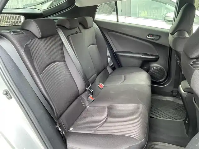 トヨタ プリウス A 埼玉県 2022(令4)年 1.7万km シルバーM /純正9型メモリナビ//フルセグTV//CD/DVD/Bluetooth//アダプティブクルーズコントロール//運転席パワーシート//ビルトインETC2.0//スマートキーx2//LEDヘッドライト//LEDフォグランプ//PCS 衝突軽減ブレーキ//LTA 車線逸脱抑制機能//ブラインドスポットモニター//パーキングブレーキサポート//ロードサインアシスト//ヘッドアップディスプレイ//クリアランスソナー//W.サイド.カーテンエアバッグ//ABS//横滑り防止装置//前後ドライブレコーダー//革巻きステアリング//ステアリングオーディオリモコン//オートライト/オートハイビーム//ドアバイザー//純正15インチAW