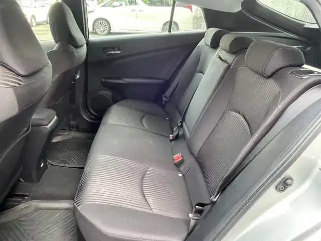 トヨタ プリウス A 埼玉県 2022(令4)年 1.7万km シルバーM /純正9型メモリナビ//フルセグTV//CD/DVD/Bluetooth//アダプティブクルーズコントロール//運転席パワーシート//ビルトインETC2.0//スマートキーx2//LEDヘッドライト//LEDフォグランプ//PCS 衝突軽減ブレーキ//LTA 車線逸脱抑制機能//ブラインドスポットモニター//パーキングブレーキサポート//ロードサインアシスト//ヘッドアップディスプレイ//クリアランスソナー//W.サイド.カーテンエアバッグ//ABS//横滑り防止装置//前後ドライブレコーダー//革巻きステアリング//ステアリングオーディオリモコン//オートライト/オートハイビーム//ドアバイザー//純正15インチAW