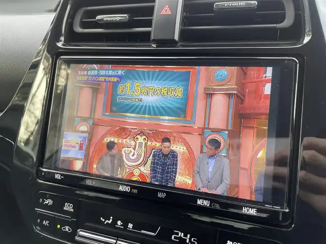 トヨタ プリウス A 埼玉県 2022(令4)年 1.7万km シルバーM /純正9型メモリナビ//フルセグTV//CD/DVD/Bluetooth//アダプティブクルーズコントロール//運転席パワーシート//ビルトインETC2.0//スマートキーx2//LEDヘッドライト//LEDフォグランプ//PCS 衝突軽減ブレーキ//LTA 車線逸脱抑制機能//ブラインドスポットモニター//パーキングブレーキサポート//ロードサインアシスト//ヘッドアップディスプレイ//クリアランスソナー//W.サイド.カーテンエアバッグ//ABS//横滑り防止装置//前後ドライブレコーダー//革巻きステアリング//ステアリングオーディオリモコン//オートライト/オートハイビーム//ドアバイザー//純正15インチAW